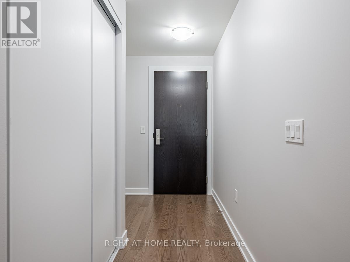 1001 - 330 Richmond Street W, Toronto, Ontario  M5V 1X1 - Photo 3 - C12514226