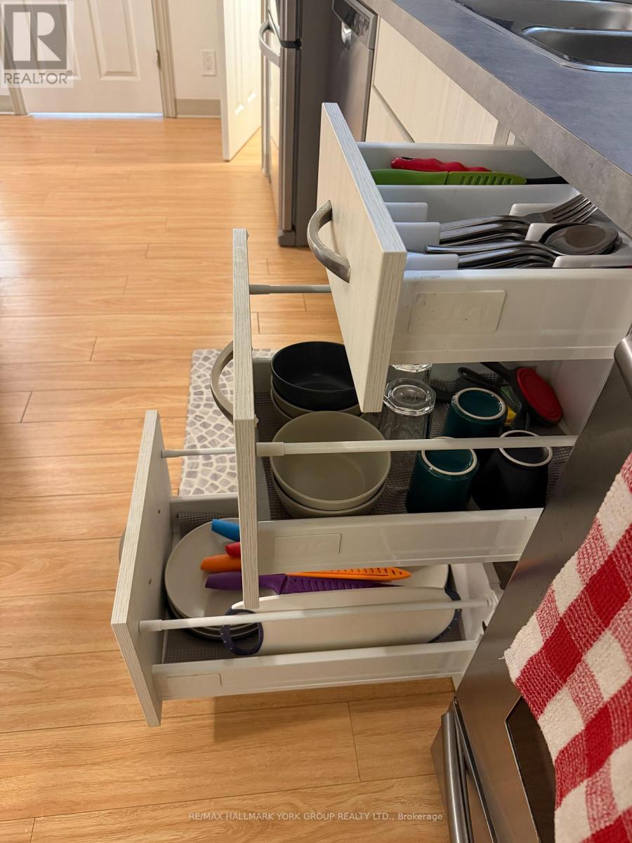 2 Coates Avenue, Toronto, Ontario  M6C 1K7 - Photo 16 - C12514258