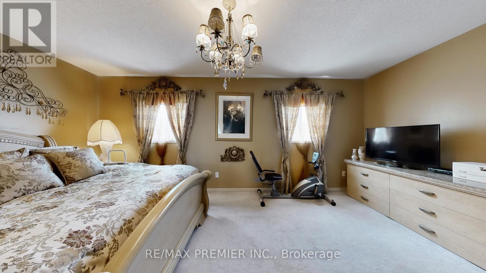 215 Drummond Drive, Vaughan, Ontario  L6A 3C1 - Photo 19 - N12513390