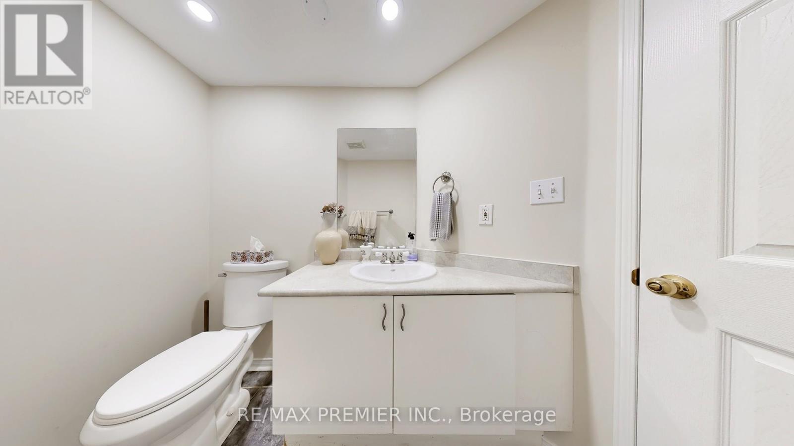 215 Drummond Drive, Vaughan, Ontario  L6A 3C1 - Photo 16 - N12513390