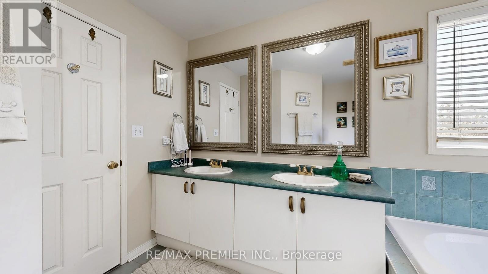 215 Drummond Drive, Vaughan, Ontario  L6A 3C1 - Photo 20 - N12513390