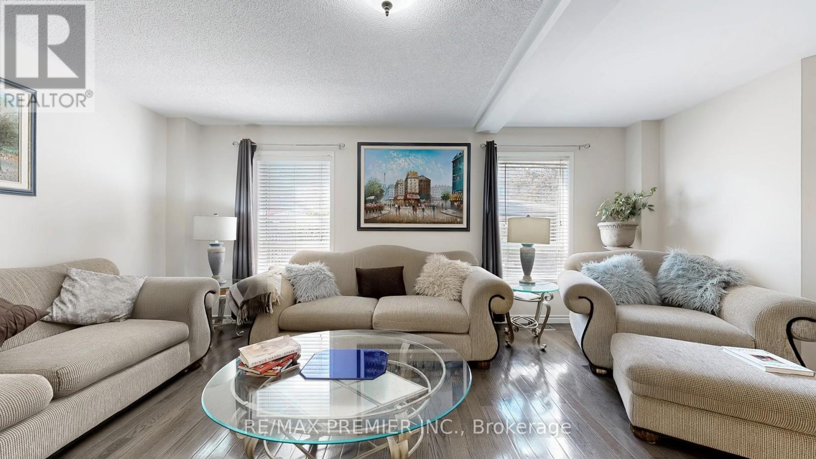 215 Drummond Drive, Vaughan, Ontario  L6A 3C1 - Photo 9 - N12513390