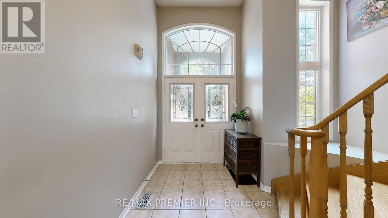 215 Drummond Drive, Vaughan, Ontario  L6A 3C1 - Photo 4 - N12513390