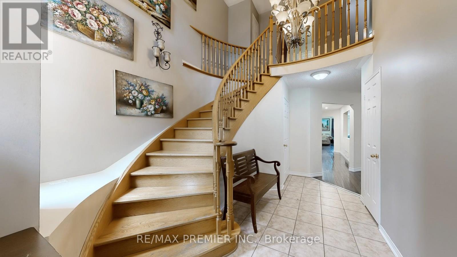 215 Drummond Drive, Vaughan, Ontario  L6A 3C1 - Photo 5 - N12513390