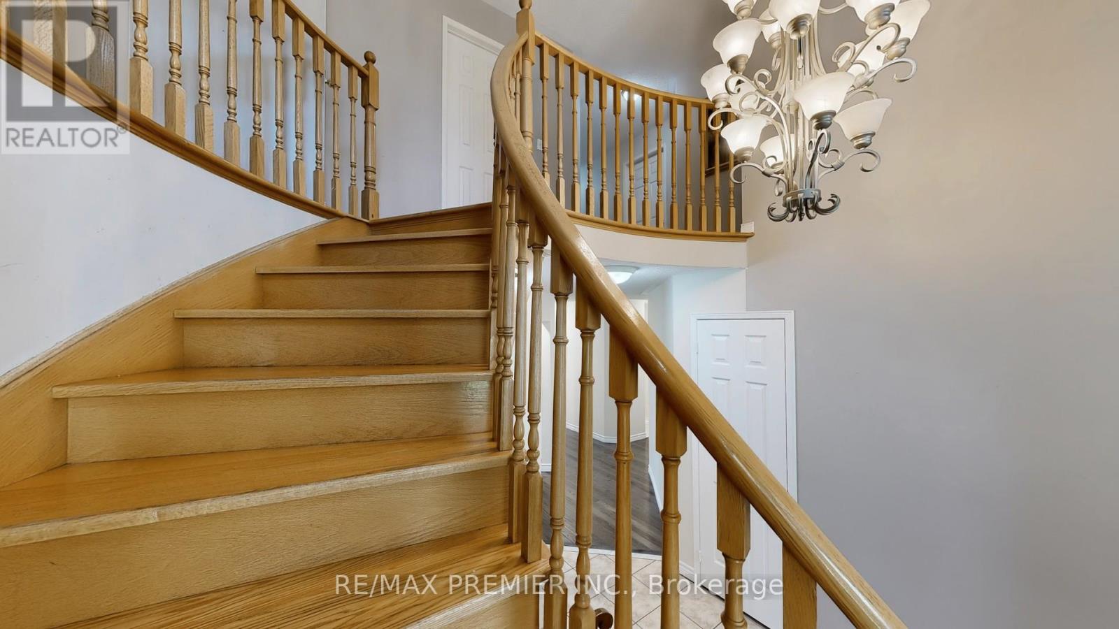 215 Drummond Drive, Vaughan, Ontario  L6A 3C1 - Photo 6 - N12513390