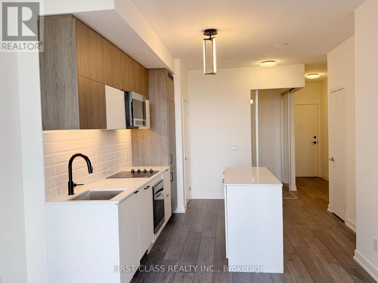 704 - 8888 Yonge Street, Richmond Hill, Ontario  L4C 6Z1 - Photo 3 - N12514002