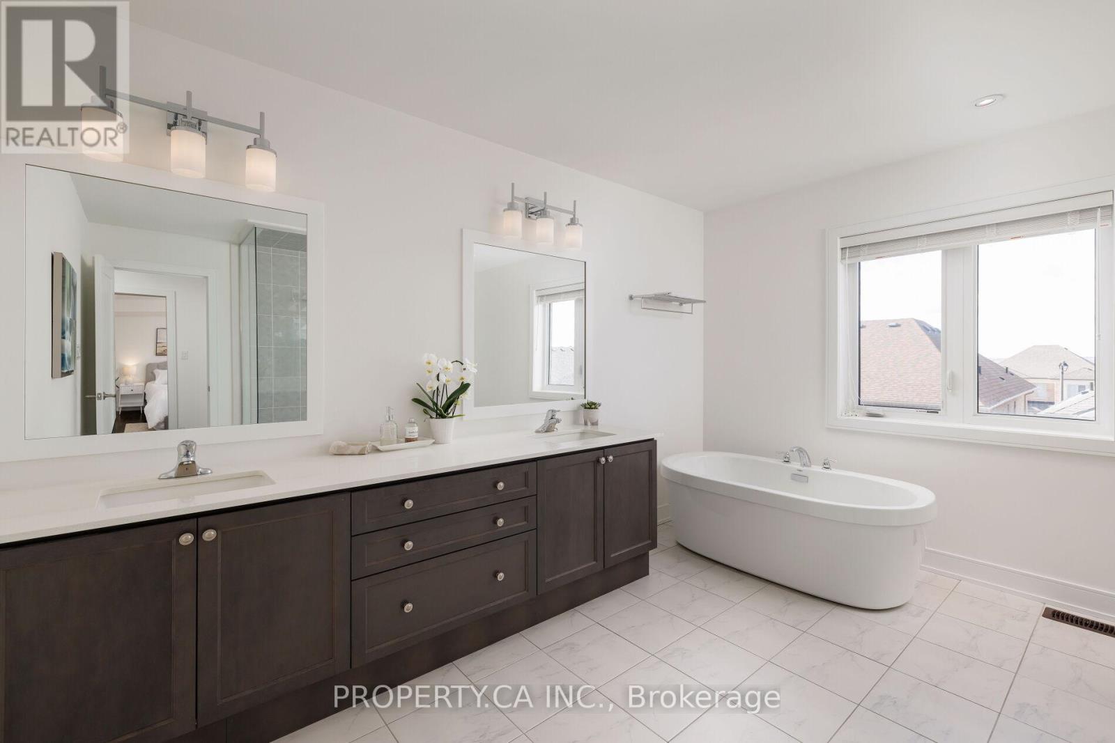 54 Murray Leonard Lane, East Gwillimbury, Ontario  L9N 0Y7 - Photo 28 - N12514192