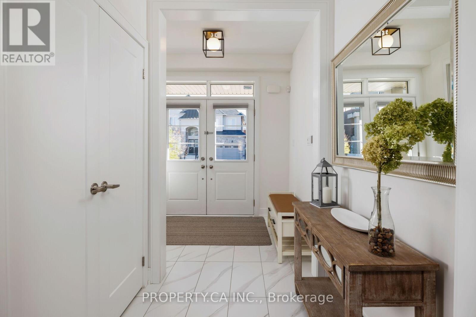 54 Murray Leonard Lane, East Gwillimbury, Ontario  L9N 0Y7 - Photo 3 - N12514192