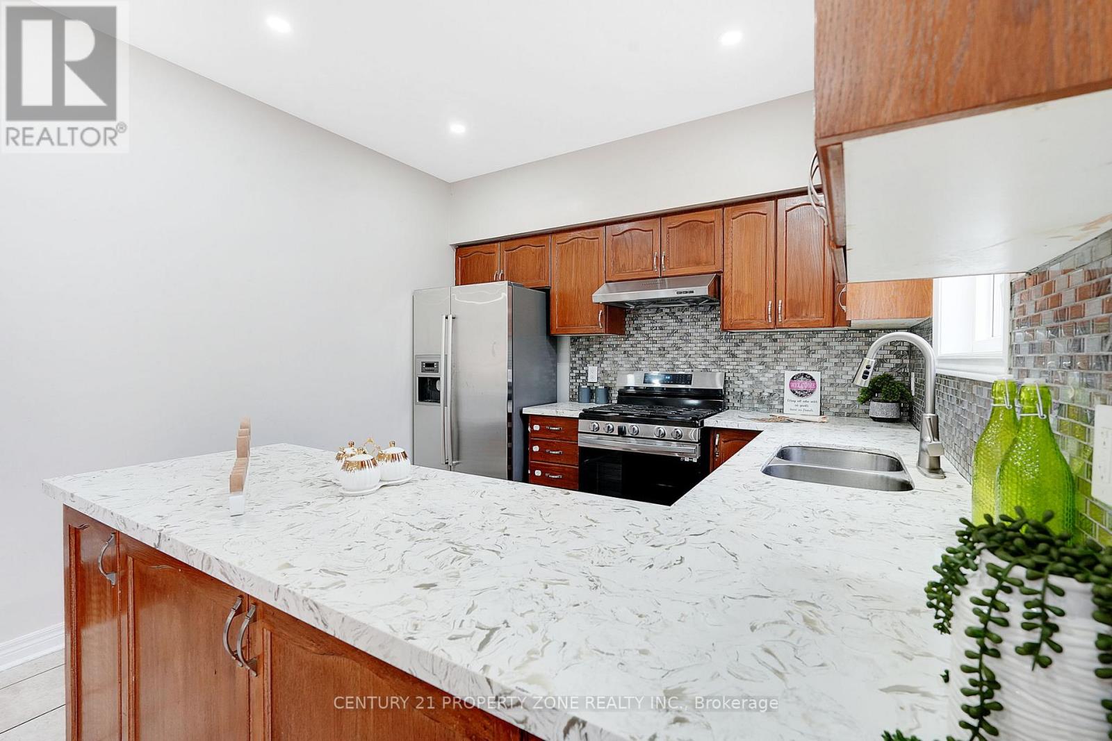 7 Pika Trail, Brampton, Ontario  L6R 2X1 - Photo 20 - W12513436