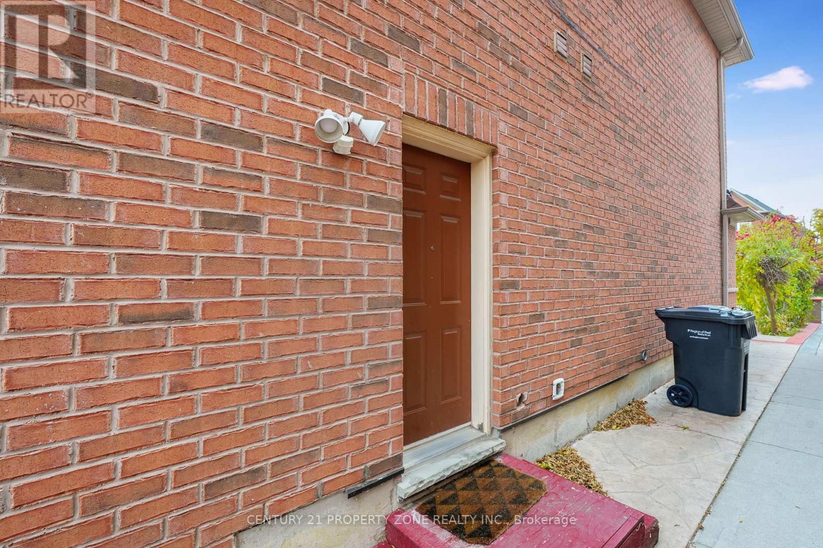 7 Pika Trail, Brampton, Ontario  L6R 2X1 - Photo 49 - W12513436