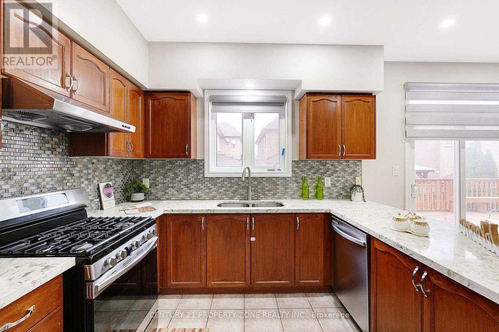 7 Pika Trail, Brampton, Ontario  L6R 2X1 - Photo 21 - W12513436