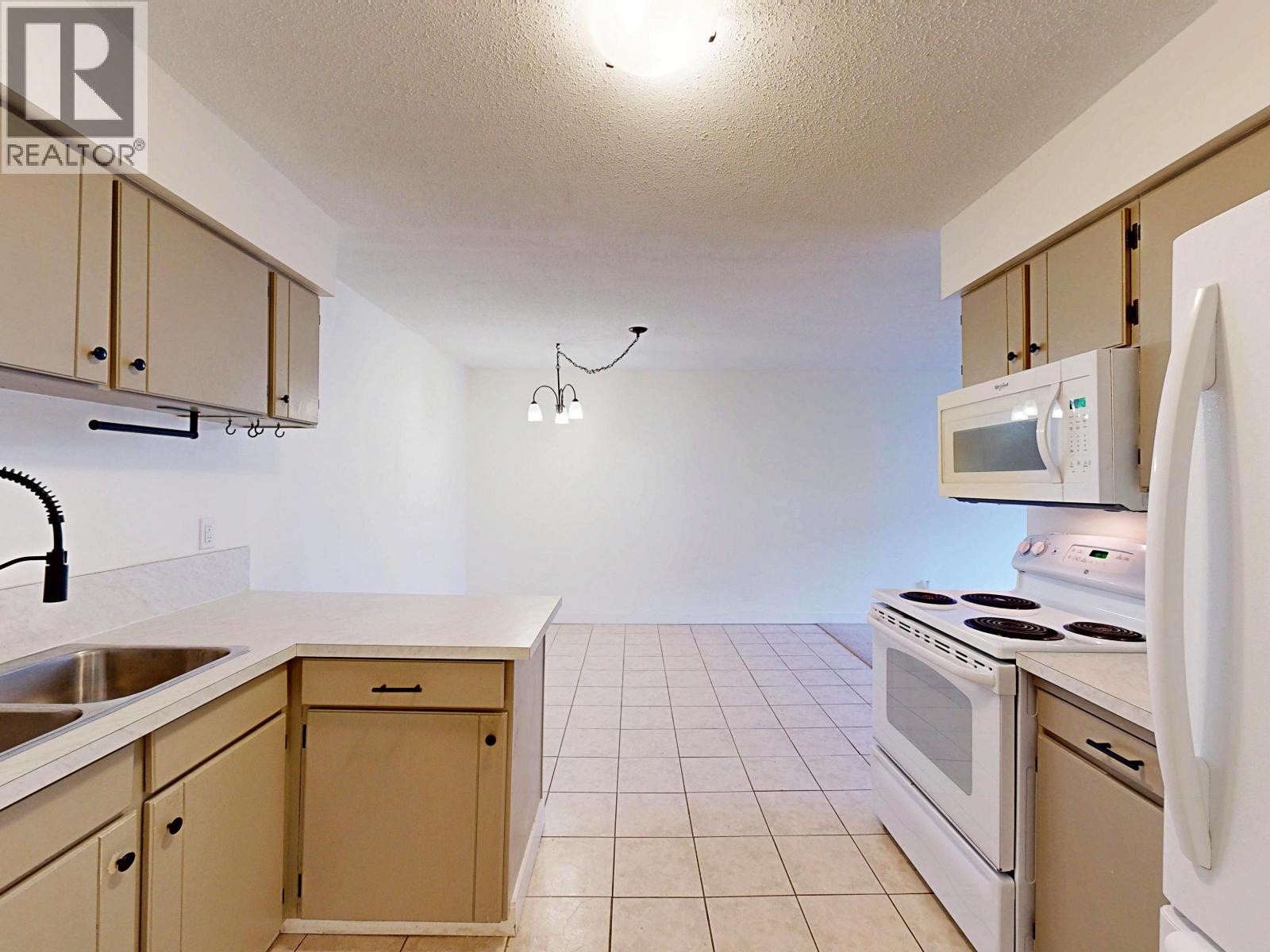 206 138 W 18th Street, North Vancouver, British Columbia  V7M 1W4 - Photo 3 - R3064734