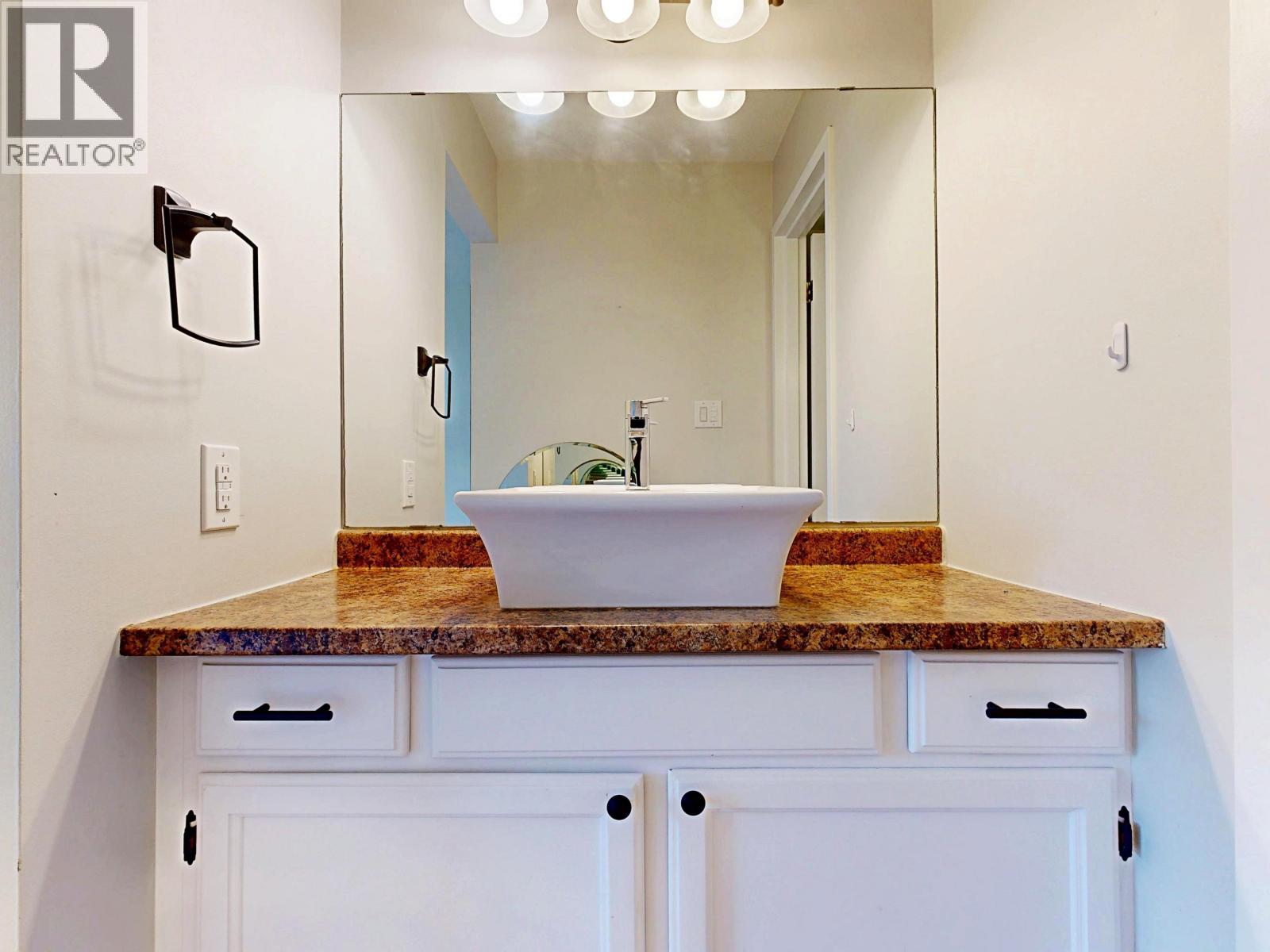 206 138 W 18th Street, North Vancouver, British Columbia  V7M 1W4 - Photo 11 - R3064734