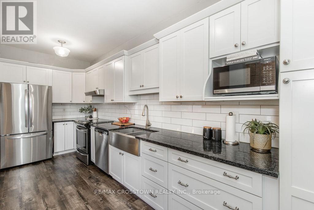 9 Aikens Crescent, Barrie, Ontario  L4N 8M6 - Photo 5 - S12513212