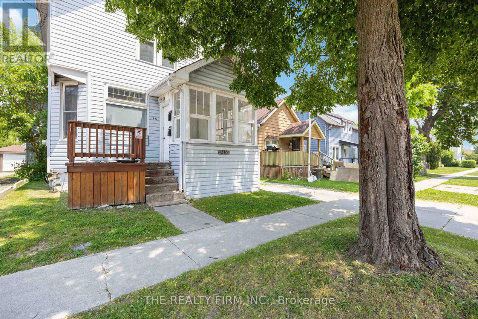 316 Confederation Street, Sarnia, Ontario  N7T 2A5 - Photo 2 - X12514362