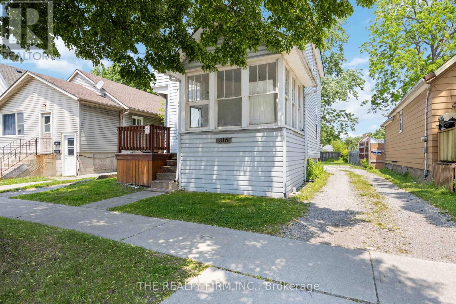 316 Confederation Street, Sarnia, Ontario  N7T 2A5 - Photo 3 - X12514362