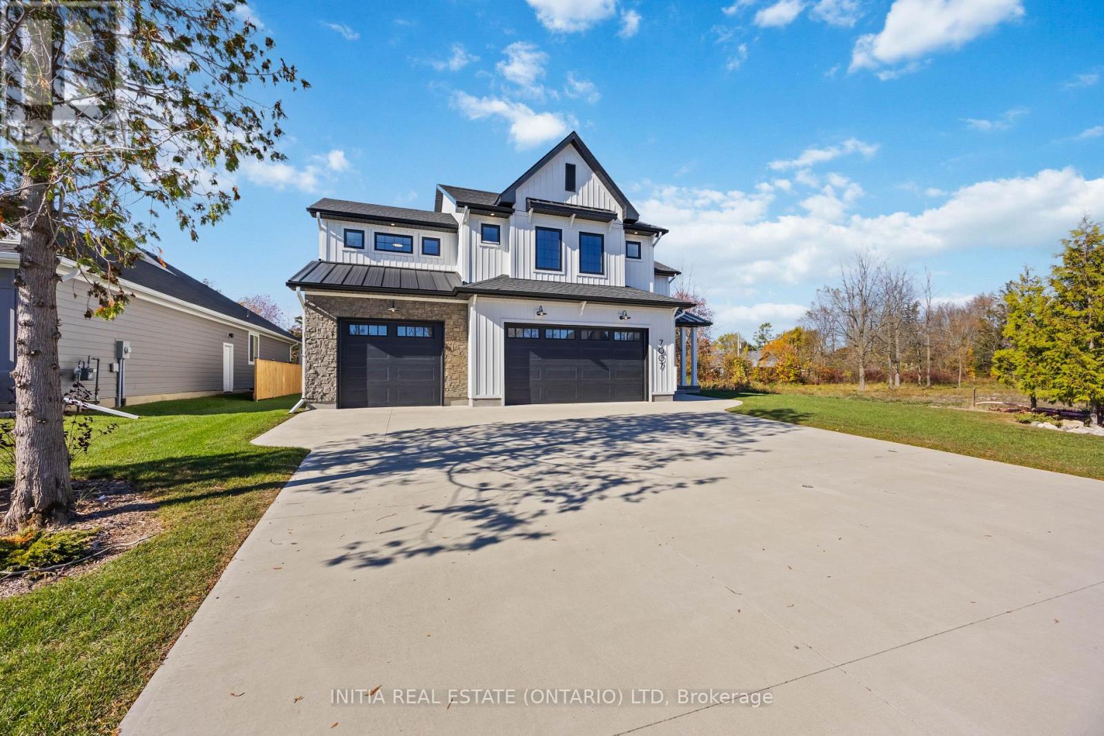 7007 Blue Coast Heights, Plympton-Wyoming, Ontario  N0N 1E0 - Photo 2 - X12514402