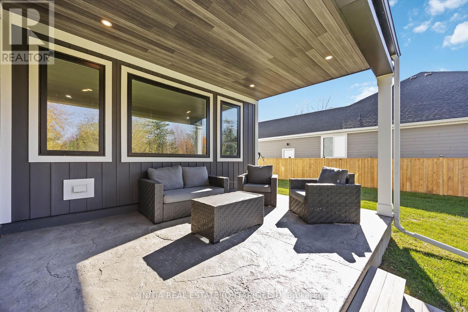 7007 Blue Coast Heights, Plympton-Wyoming, Ontario  N0N 1E0 - Photo 33 - X12514402