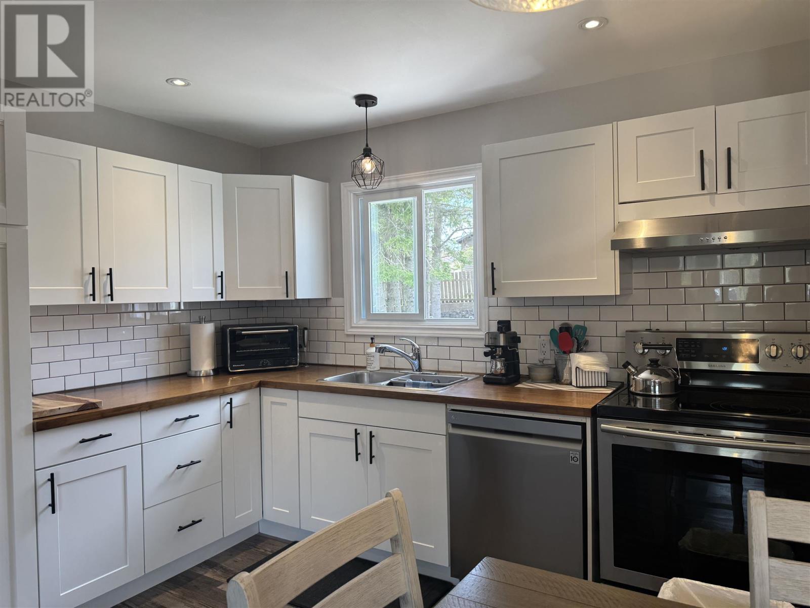 14 Flicker Ave, Manitouwadge, Ontario  P0T 2C0 - Photo 10 - TB252076