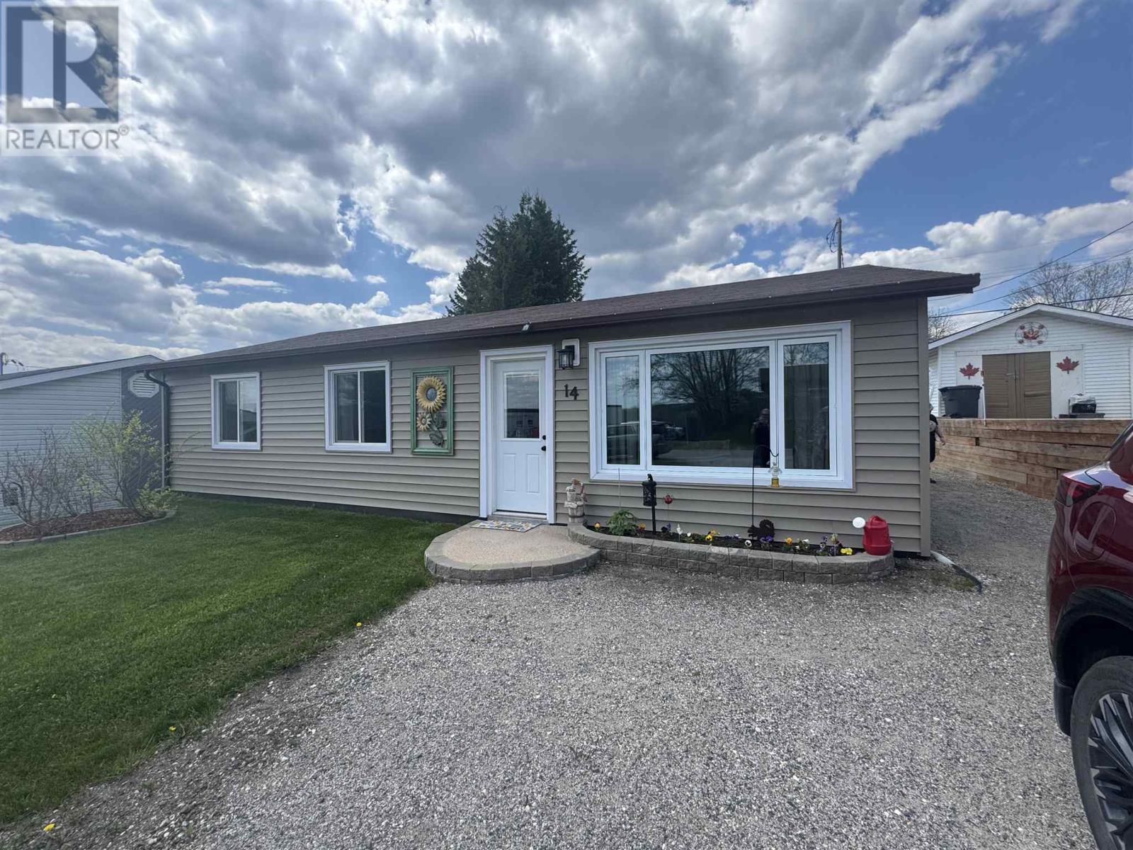 14 Flicker Ave, Manitouwadge, Ontario  P0T 2C0 - Photo 1 - TB252076