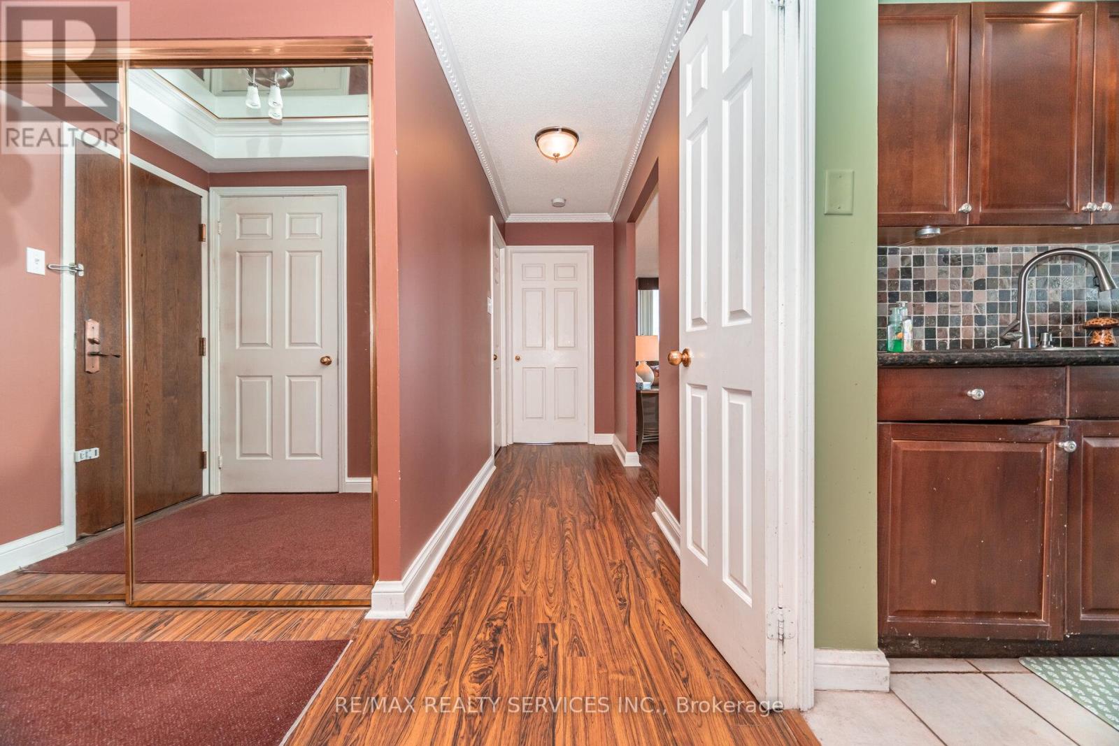 1502 - 22 Hanover Road, Brampton, Ontario  L6S 5K7 - Photo 7 - W12514004