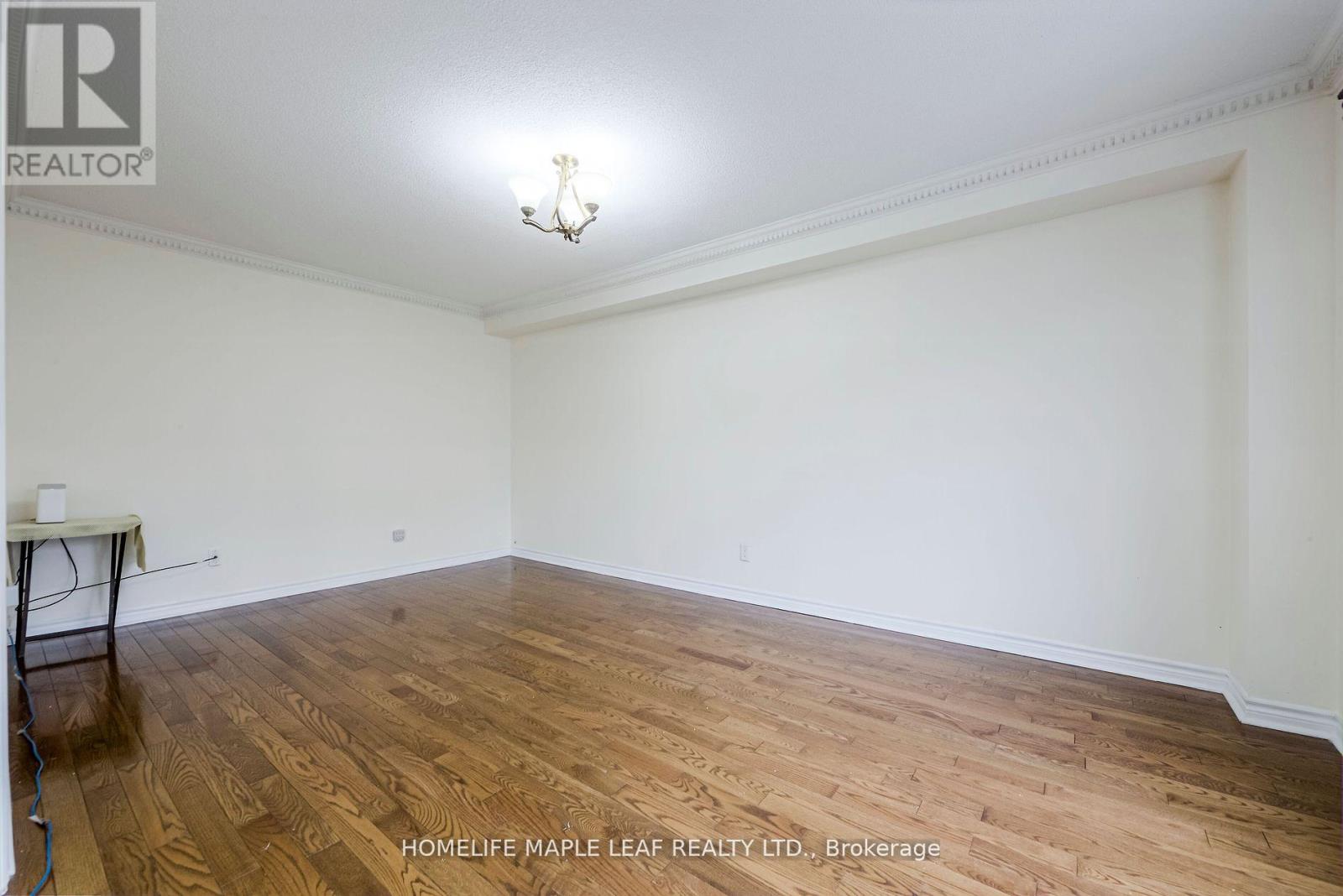 243 Queen Mary Drive, Brampton, Ontario  L7A 3L3 - Photo 10 - W12514024