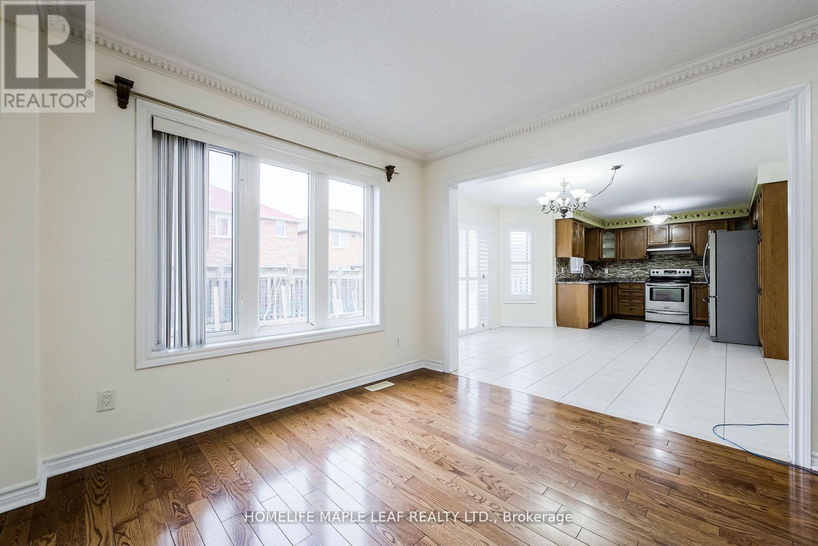 243 Queen Mary Drive, Brampton, Ontario  L7A 3L3 - Photo 12 - W12514024