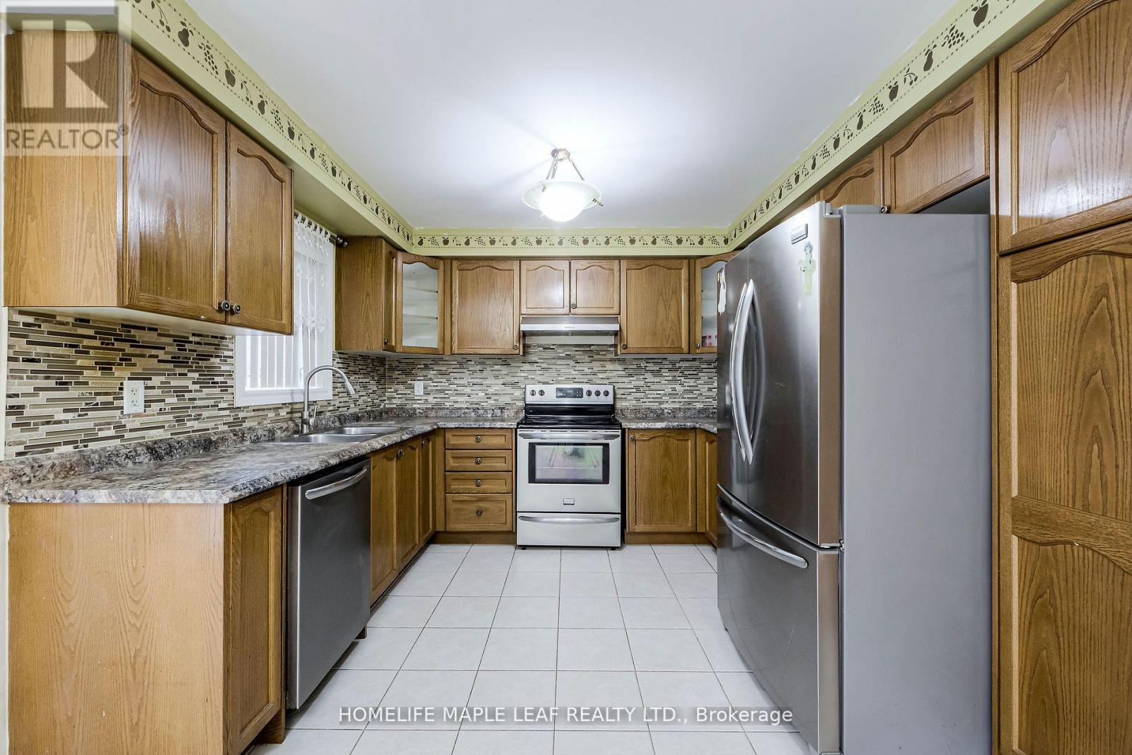 243 Queen Mary Drive, Brampton, Ontario  L7A 3L3 - Photo 13 - W12514024