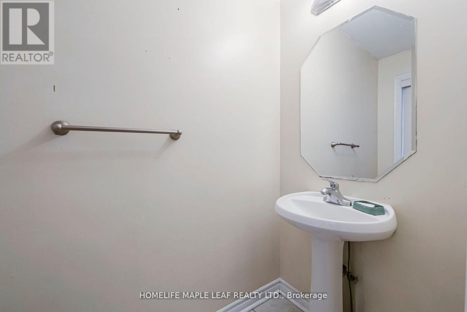 243 Queen Mary Drive, Brampton, Ontario  L7A 3L3 - Photo 14 - W12514024