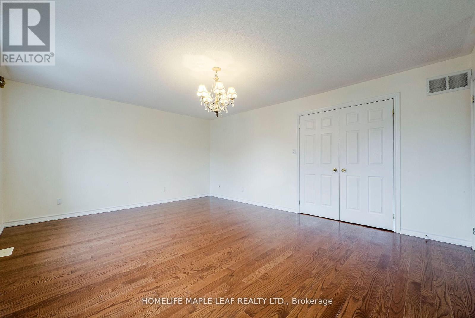 243 Queen Mary Drive, Brampton, Ontario  L7A 3L3 - Photo 20 - W12514024