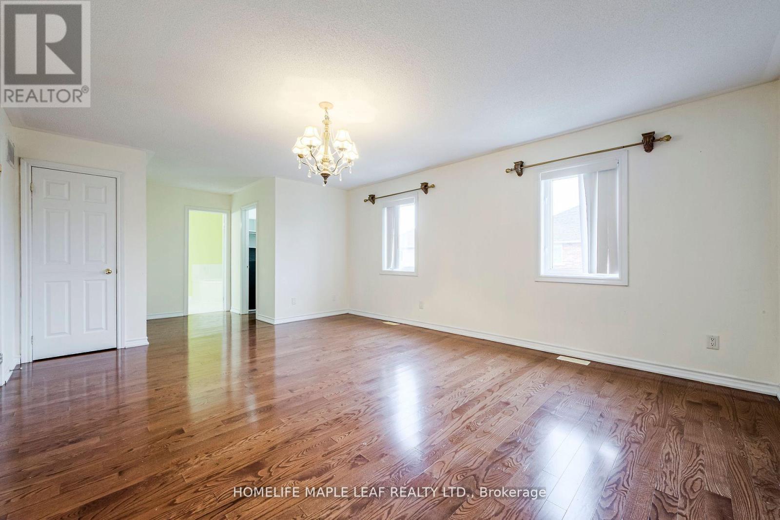 243 Queen Mary Drive, Brampton, Ontario  L7A 3L3 - Photo 21 - W12514024