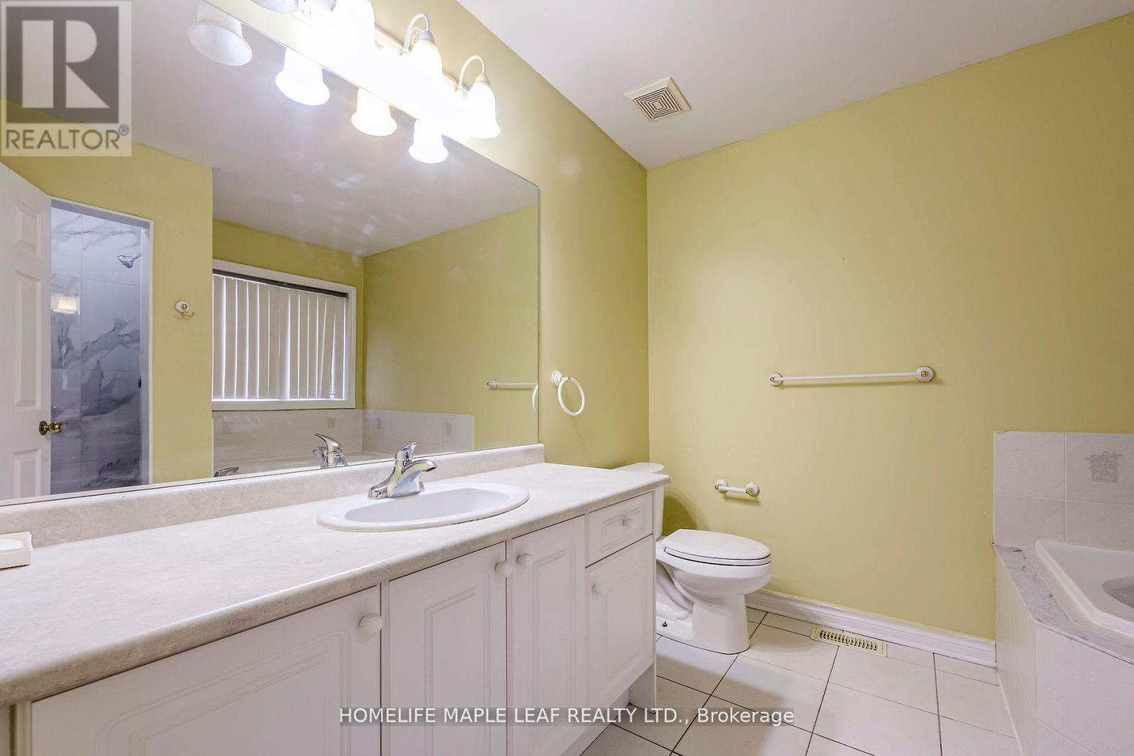 243 Queen Mary Drive, Brampton, Ontario  L7A 3L3 - Photo 23 - W12514024