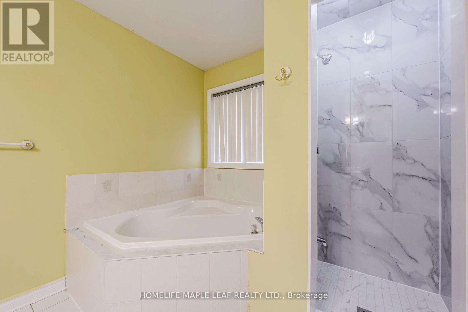 243 Queen Mary Drive, Brampton, Ontario  L7A 3L3 - Photo 24 - W12514024