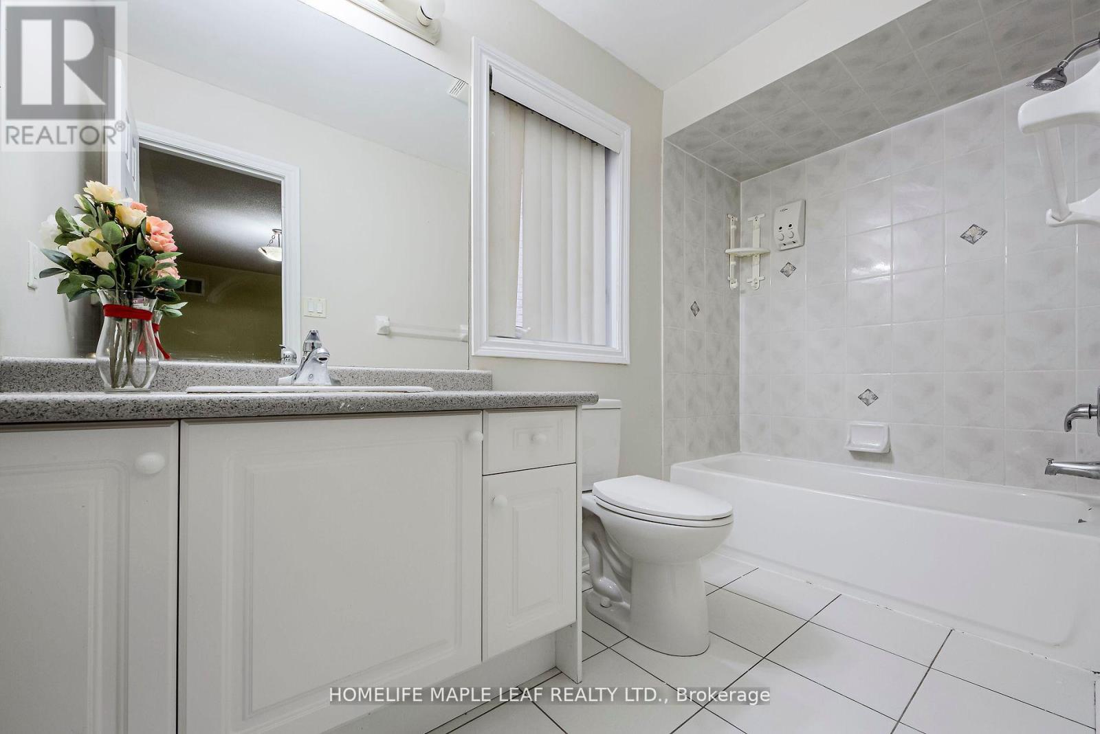 243 Queen Mary Drive, Brampton, Ontario  L7A 3L3 - Photo 25 - W12514024