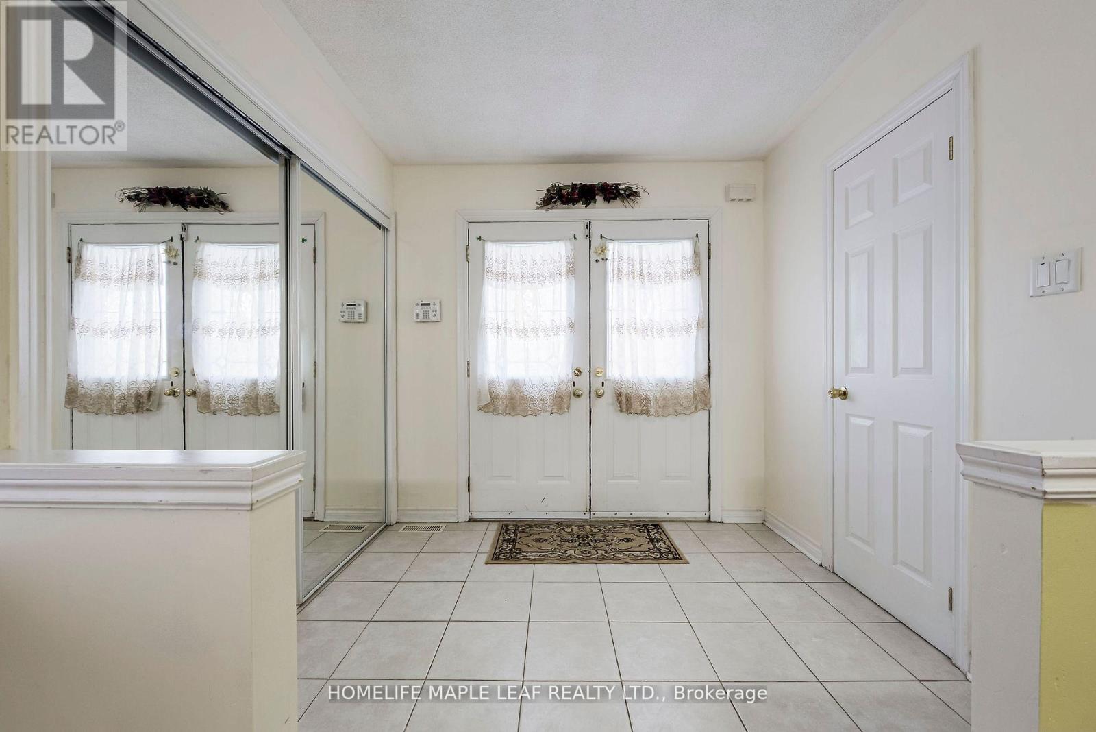 243 Queen Mary Drive, Brampton, Ontario  L7A 3L3 - Photo 3 - W12514024