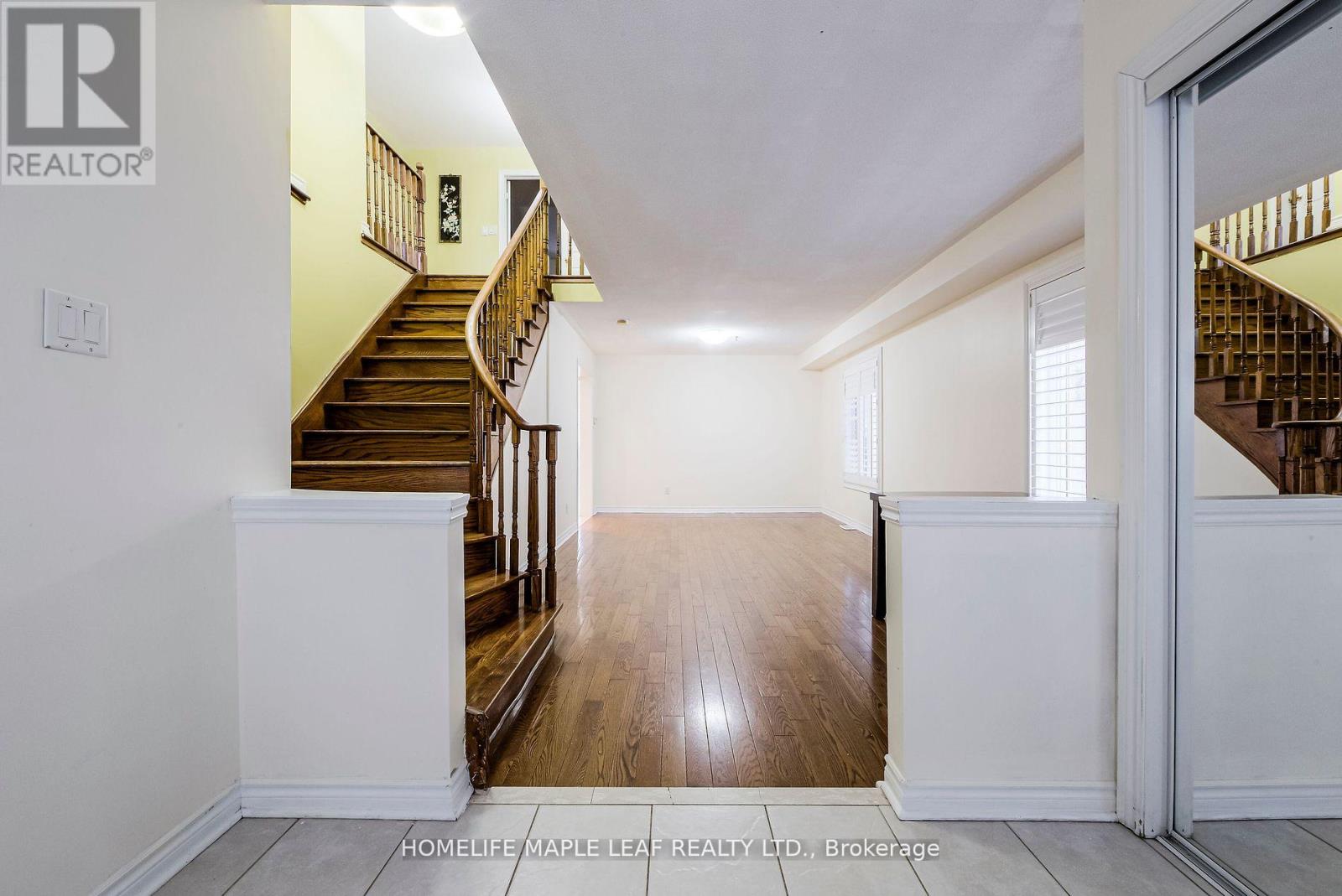 243 Queen Mary Drive, Brampton, Ontario  L7A 3L3 - Photo 4 - W12514024