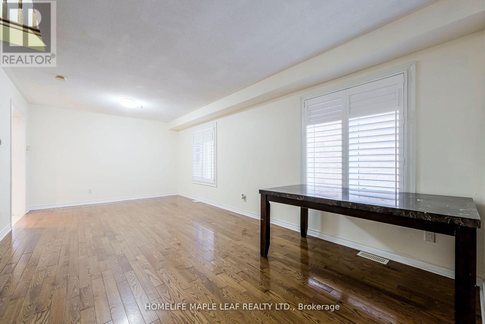 243 Queen Mary Drive, Brampton, Ontario  L7A 3L3 - Photo 5 - W12514024