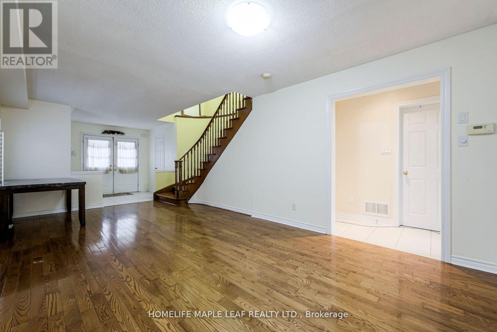 243 Queen Mary Drive, Brampton, Ontario  L7A 3L3 - Photo 6 - W12514024