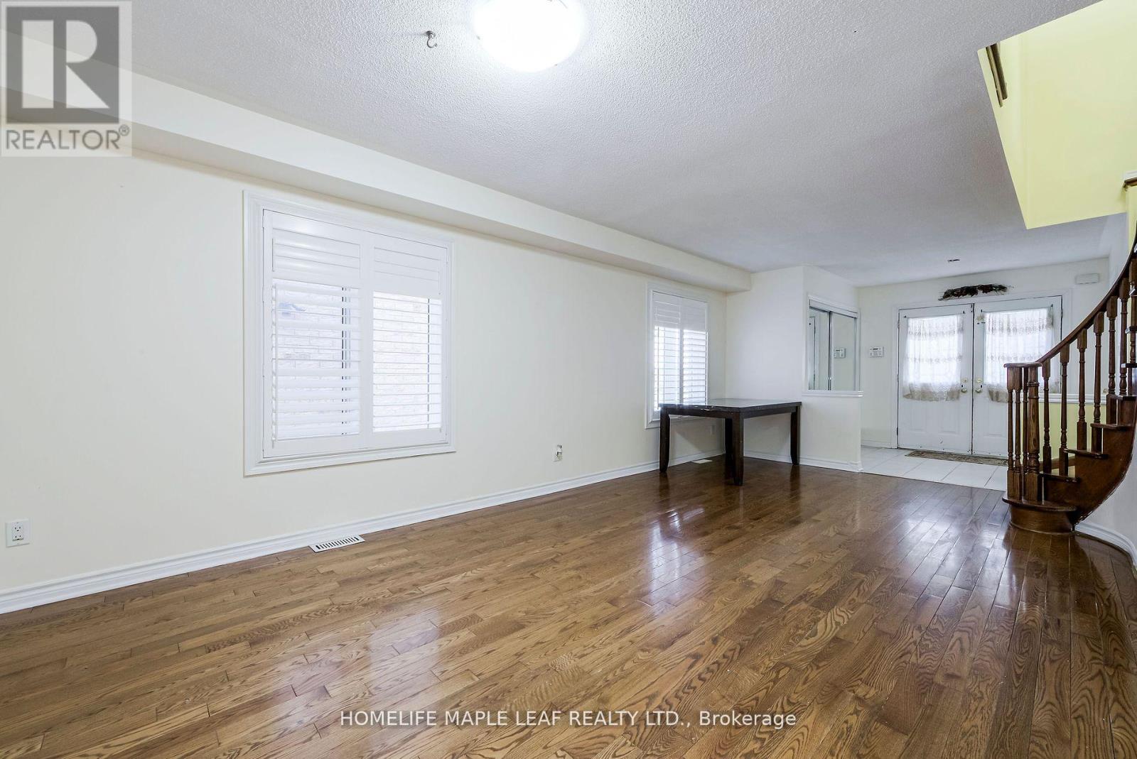 243 Queen Mary Drive, Brampton, Ontario  L7A 3L3 - Photo 7 - W12514024