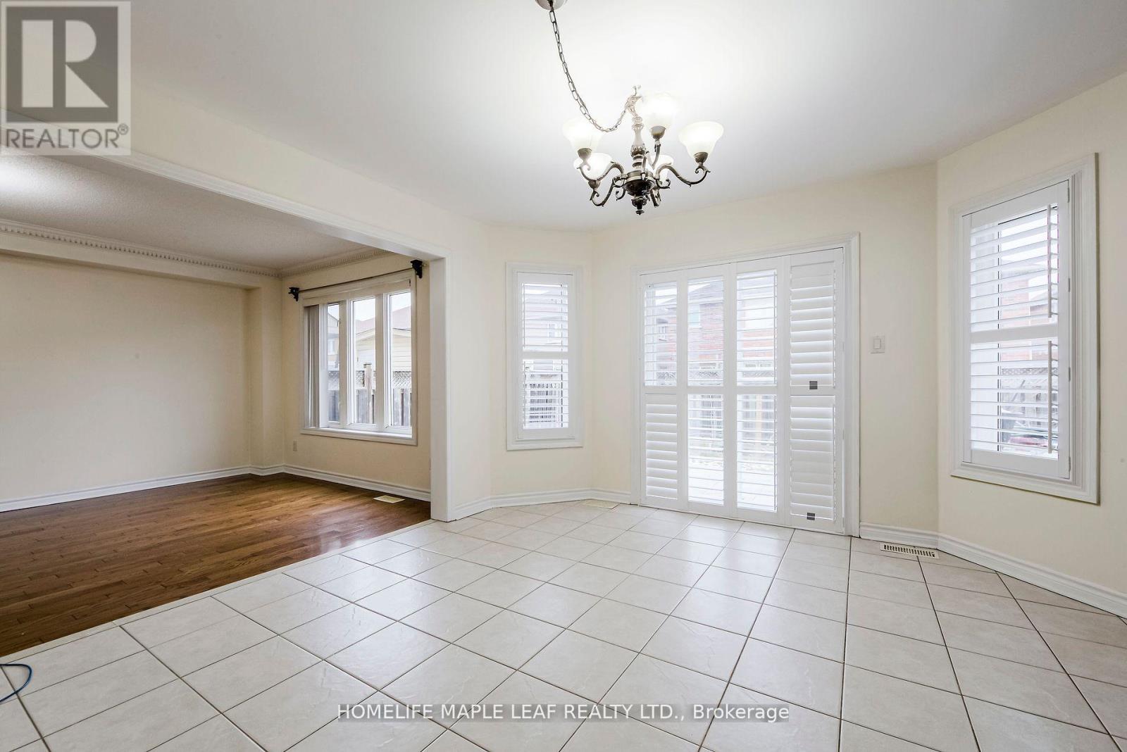 243 Queen Mary Drive, Brampton, Ontario  L7A 3L3 - Photo 8 - W12514024