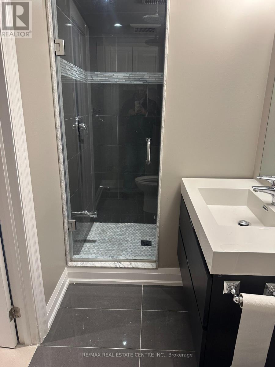 10 Suburban Drive N, Mississauga, Ontario  L5N 1G5 - Photo 13 - W12514130