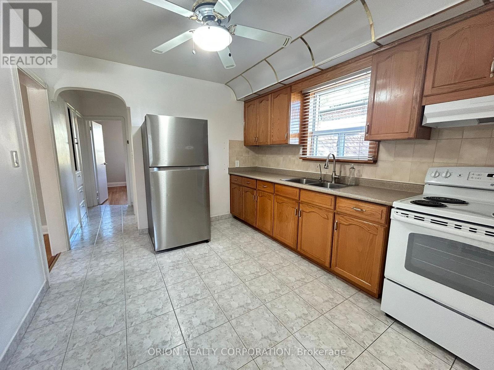 252 Viewmount Avenue, Toronto, Ontario  M6B 1V2 - Photo 10 - W12514160