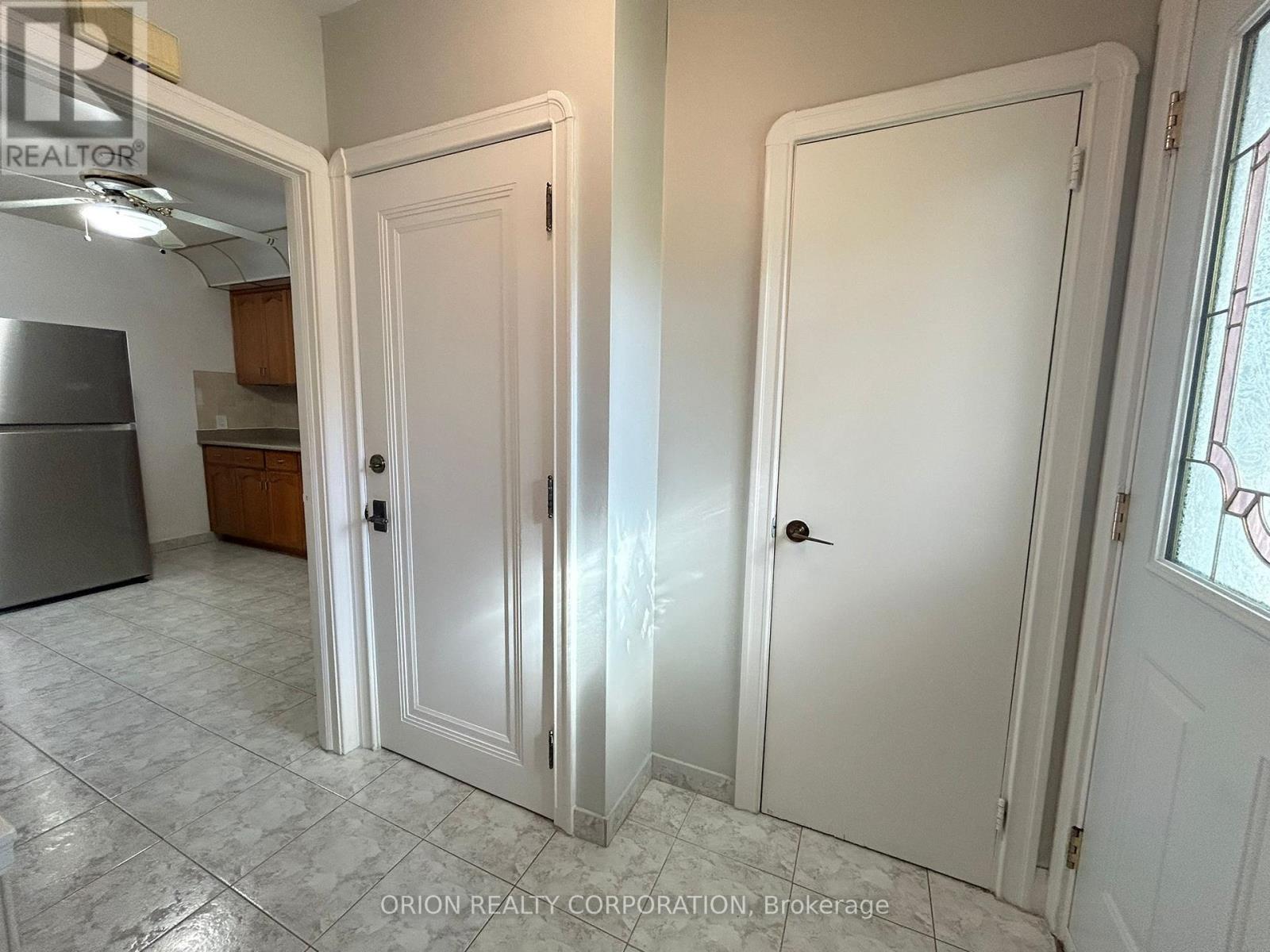 252 Viewmount Avenue, Toronto, Ontario  M6B 1V2 - Photo 3 - W12514160