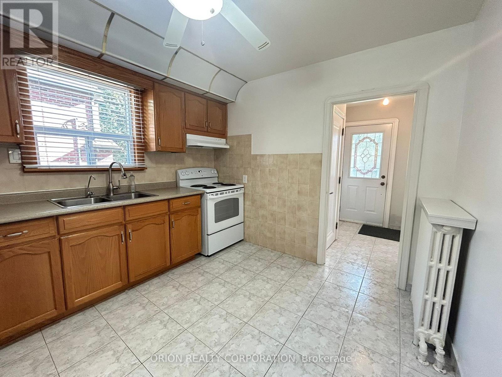 252 Viewmount Avenue, Toronto, Ontario  M6B 1V2 - Photo 8 - W12514160