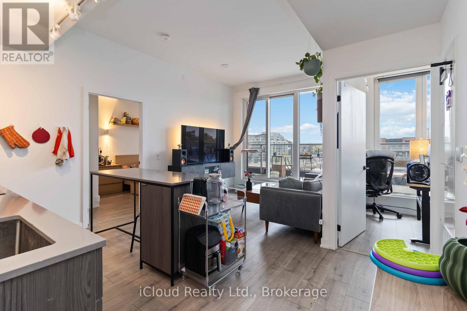 501 - 220 Missinnihe Way, Mississauga, Ontario  L5H 0A9 - Photo 8 - W12514184