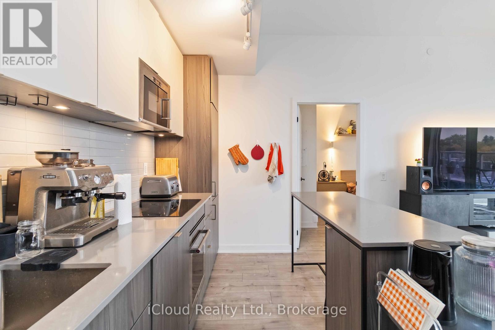 501 - 220 Missinnihe Way, Mississauga, Ontario  L5H 0A9 - Photo 9 - W12514184