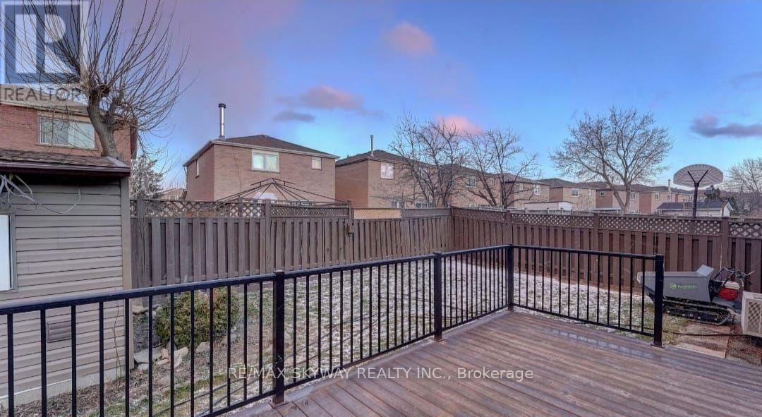 104 Torrance Wood, Brampton, Ontario  L6Y 4L4 - Photo 12 - W12514188