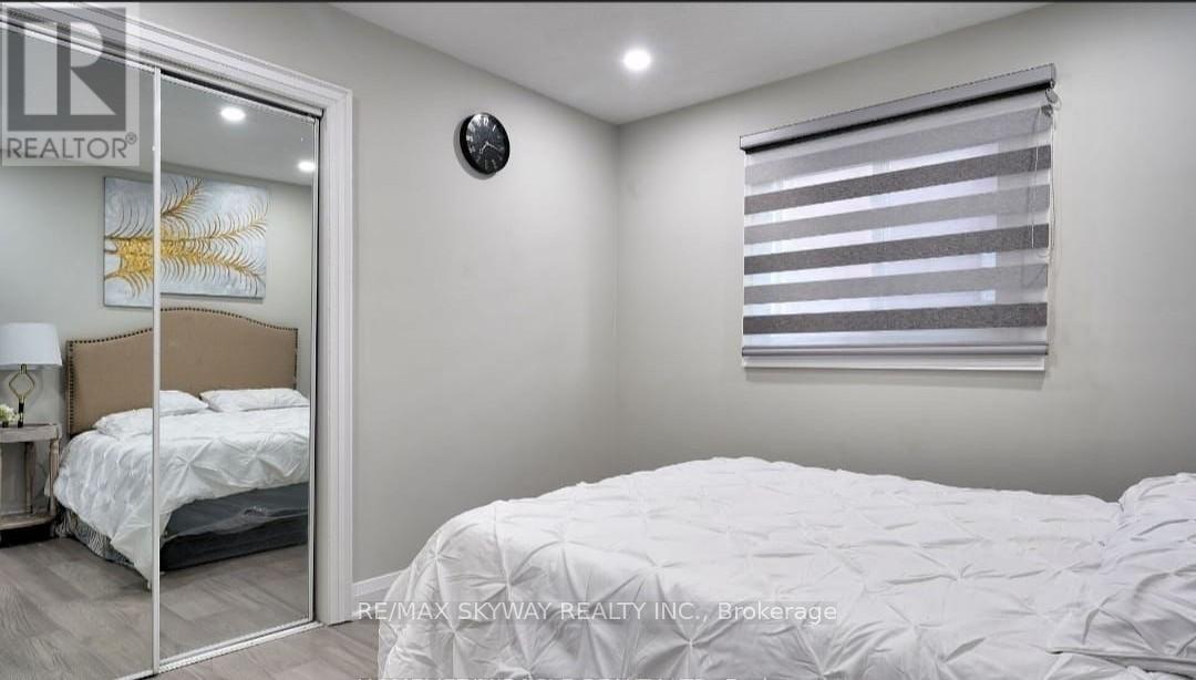 104 Torrance Wood, Brampton, Ontario  L6Y 4L4 - Photo 4 - W12514188