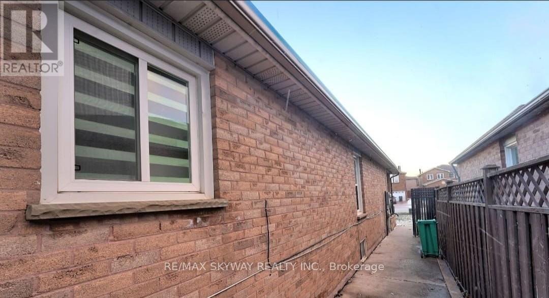 104 Torrance Wood, Brampton, Ontario  L6Y 4L4 - Photo 7 - W12514188