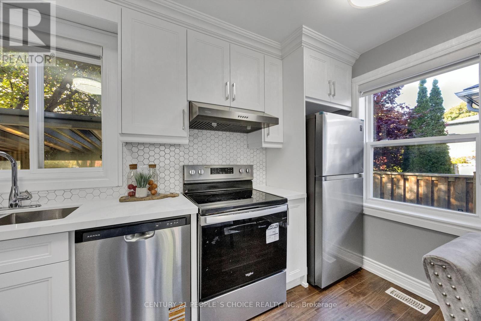 1268 Northaven Drive Ne, Mississauga, Ontario  L5G 4E7 - Photo 11 - W12514210